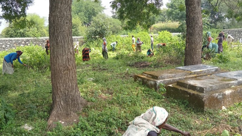 As part of Swachhata Abhiyan Pakhwada, the Mahila Sangh of Mashka Mahudi Parish organized a cleanliness drive at the parish cemetery.